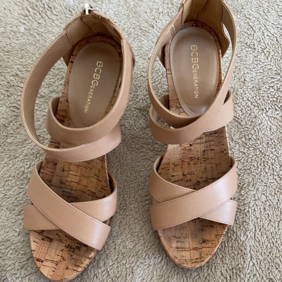 BCBGENERATION . Size 7/5. Color cream - Picture 6 of 6